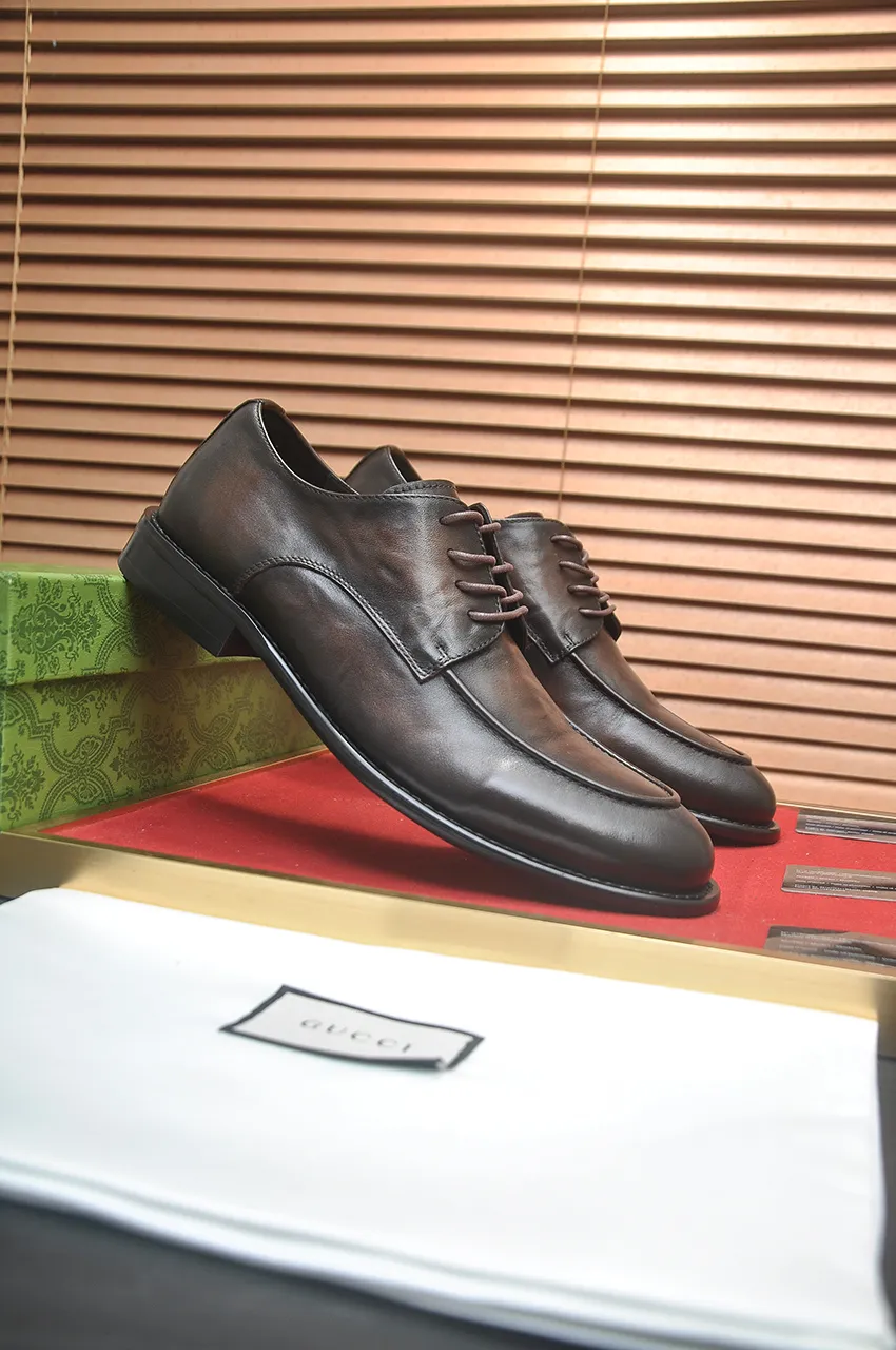 Men's shoes 💰580💶 Brand: GUCCI (Gucci) Standard code: Men's code 38/44 (45 can be customized) Grade: Same as the official website Original quality Material: Original cowhide Water-dyed cowhide lining Original rubber outsole Style category: Men's fashionable casual leather shoes Distinguished big-name luxury elements Top luxury Color: Actual picture